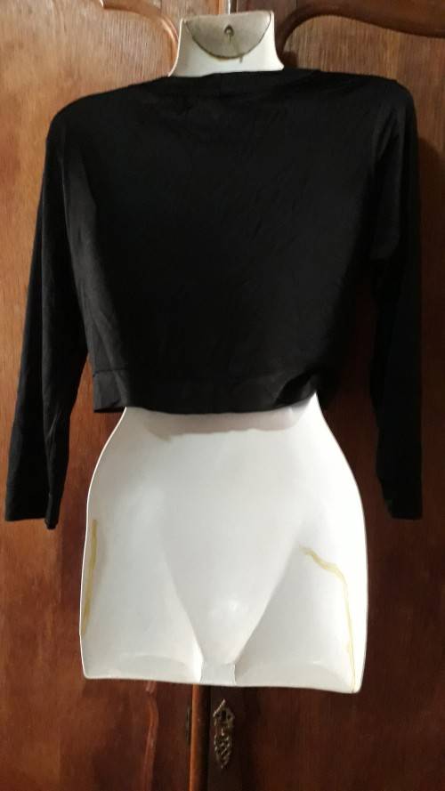 LADIES: BLACK TOP - MAKE: NO MAKE - SIZE: NO SIZE