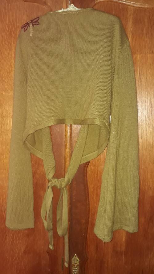 LADIES: SHORT GREEN KNITTED TOP - MAKE: DRUNKNMUNKY - SIZE: M