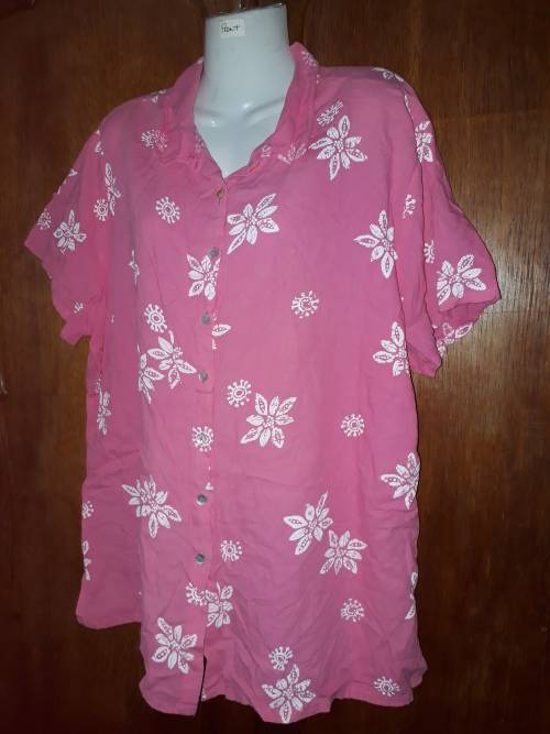 LADIES: PINK & WHITE SHIRT - MAKE: FRESH PRODUCE  - SIZE: 18