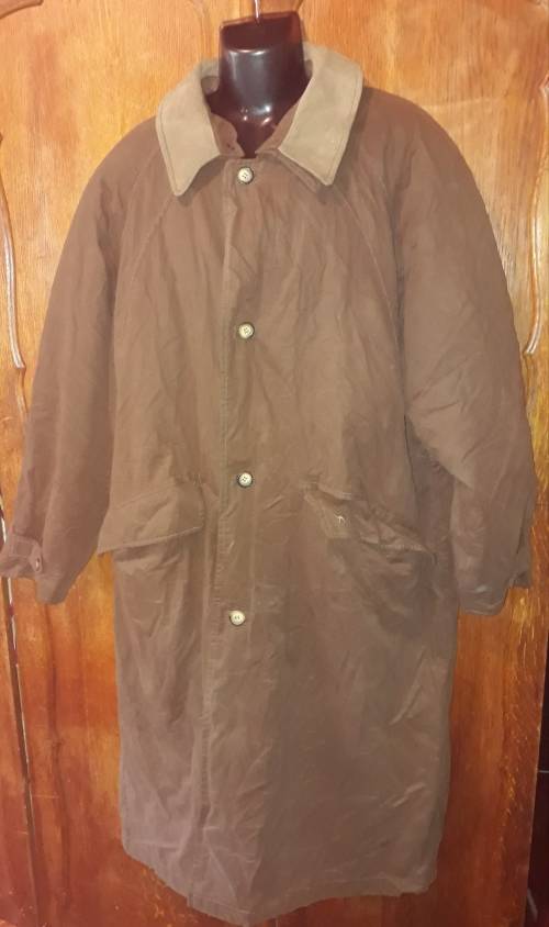 MENS: BROWN COAT - MAKE: CAMEL COLLECTION AUTHENTIC TRADITION - SIZE: NO SIZE