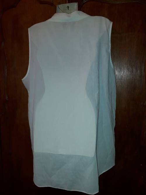 LADIES: WHITE BLOUSE - MAKE: WOOLWORTHS - SIZE: 22