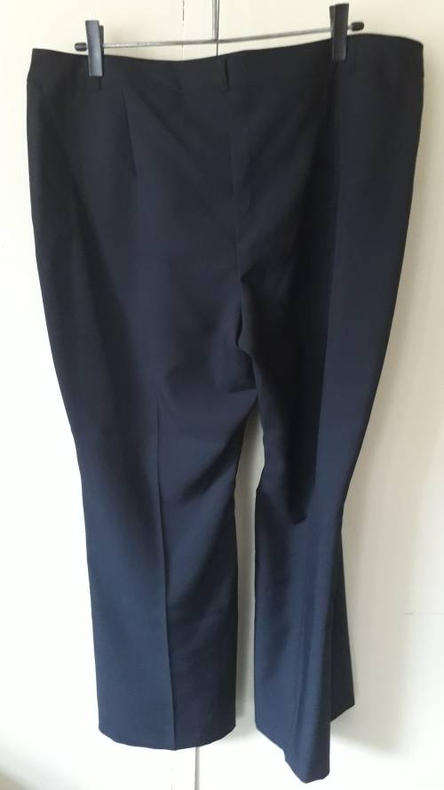 LADIES: BLACK PANTS - MAKE: WOOLWORTHS - SIZE: 18 TO FITHIP 117CM