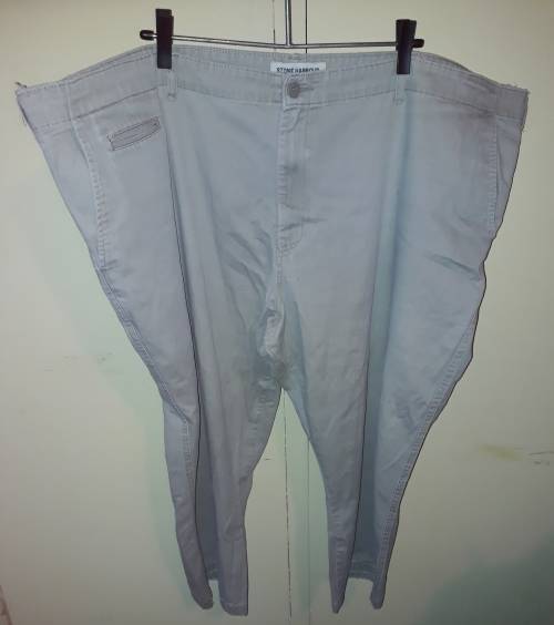 MENS: KHAKI PANTS - MAKE: STONE HARBOUR - SIZE: NO SIZE BUT LOOKS VERY BIG