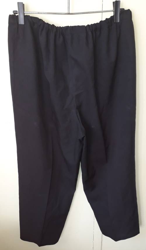 LADIES: BLACK PANTS - MAKE: NO MAKE - SIZE: NO SIZE