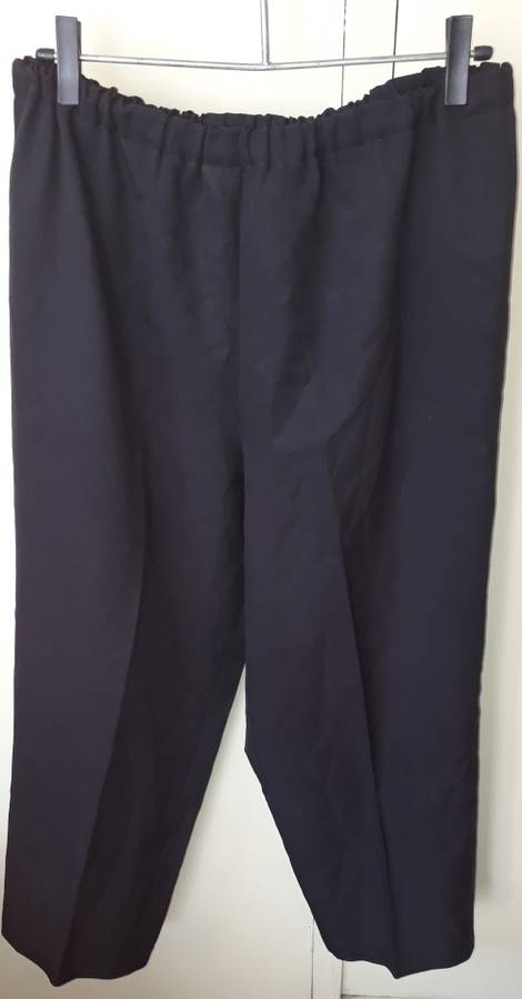 LADIES: BLACK PANTS - MAKE: NO MAKE - SIZE: NO SIZE