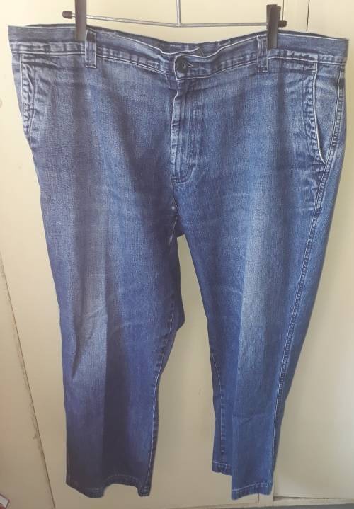 MENS: BLUE JEANS - MAKE: WOOLWORTHS - SIZE: 44-112CM INSIDE LEG 79CM