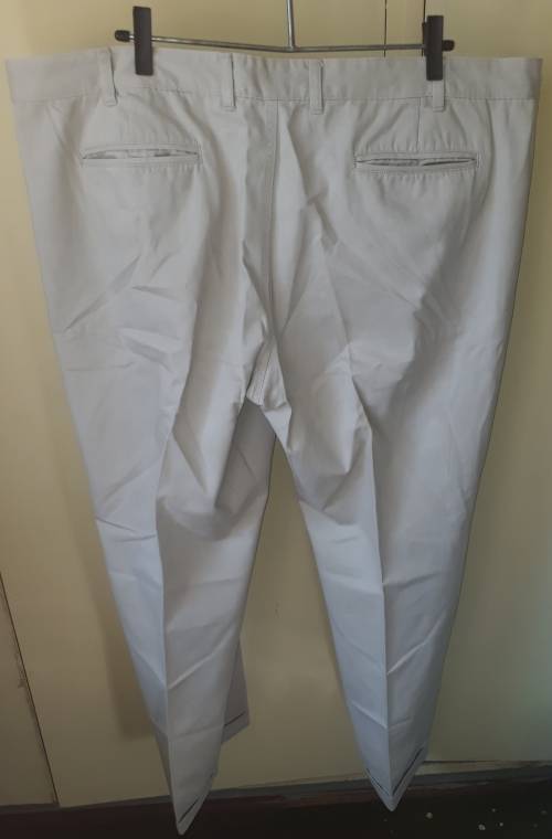 MENS: LIGHT BEIGE PANTS - MAKE: DAVID JONES - SIZE: 46/117W/79L