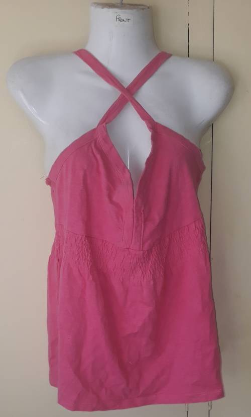 LADIES: PINK TOP- MAKE: OLIVE des OLIVE - SIZE: M