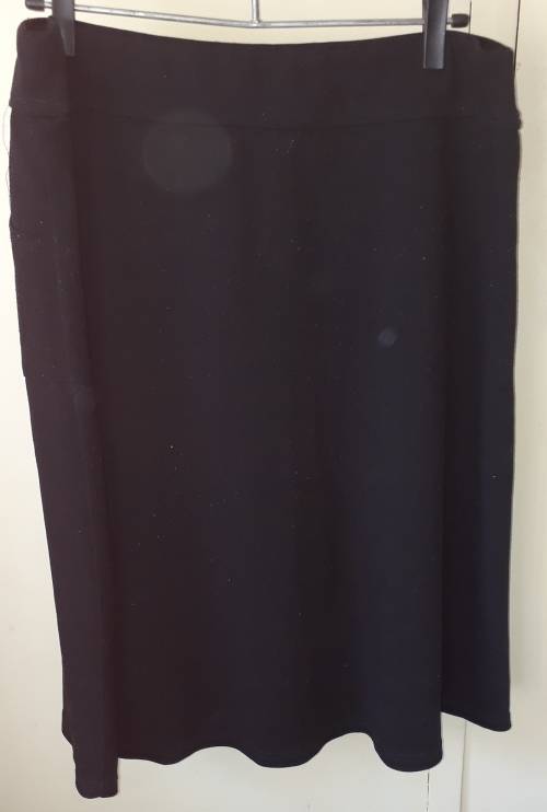 LADIES: BLACK SKIRT - MAKE: LORDKITCH - SIZE: 5