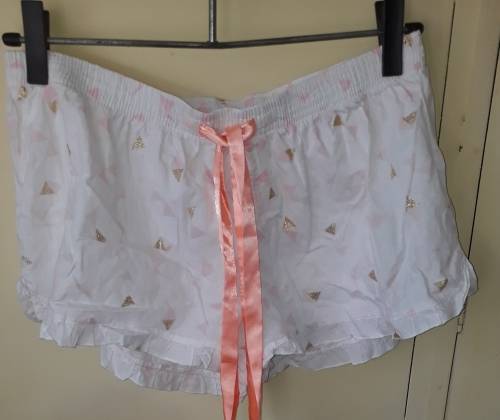 LADIES: WHITE MULTI COLORED SHORTS - MAKE: BODY - SIZE: M