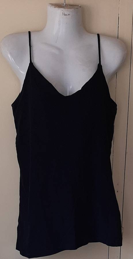 LADIES: BLACK TOP - MAKE: REAL CLOTHING - SIZE: XL