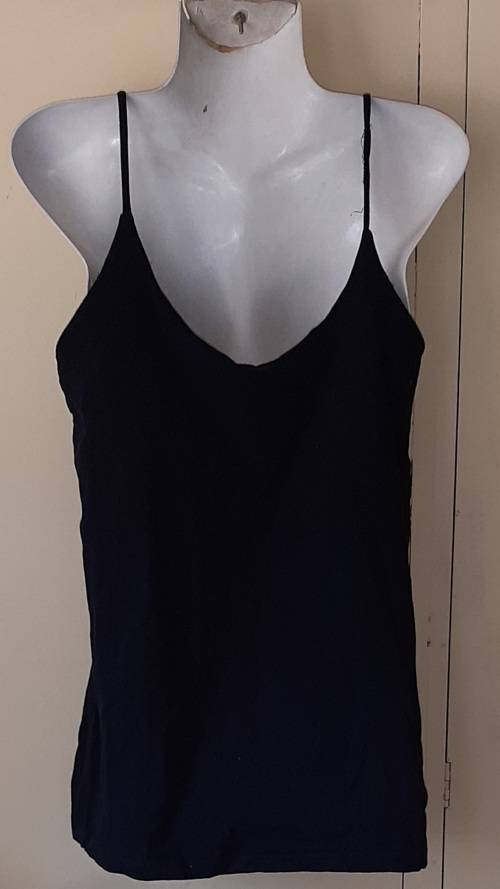 LADIES: BLACK TOP - MAKE: REAL CLOTHING - SIZE: XL