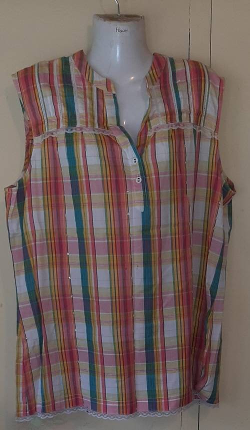 LADIES: MULTI COLORED SHIRT - MAKE: LOVE IT AUTHENTIC FASHION - SIZE: 22