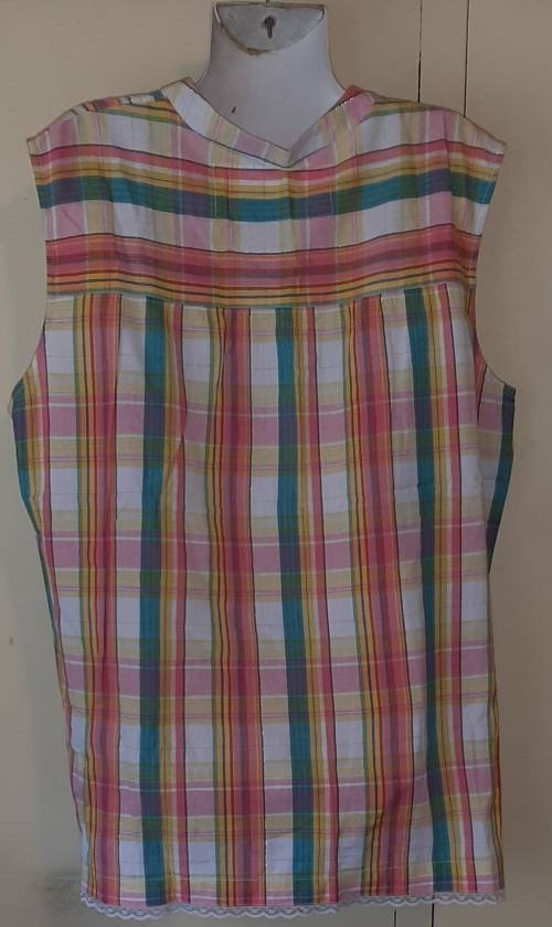 LADIES: MULTI COLORED SHIRT - MAKE: LOVE IT AUTHENTIC FASHION - SIZE: 22