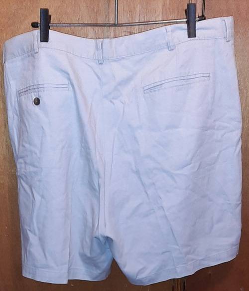 MENS - LIGHT BEIGE SHORTS - MAKE - HAGGER - SIZE - 44