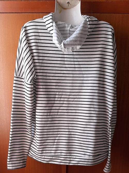 LADIES - WHITE AND BLACK HOODIE SWEATER TOP - MAKE - IMAGE ACTIVE - SIZE - 38