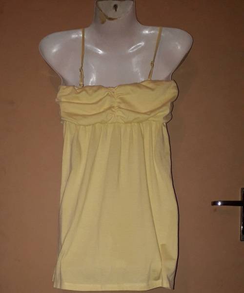 LADIES - YELLOW TOP - MAKE - RED EARTH - SIZE - M