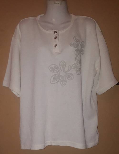 Ladies - White Blouse - Make -  - Size - armpit to armpit 61cm, armpit to bott 40, bott 64
