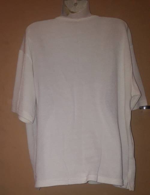 Ladies - White Blouse - Make -  - Size - armpit to armpit 61cm, armpit to bott 40, bott 64