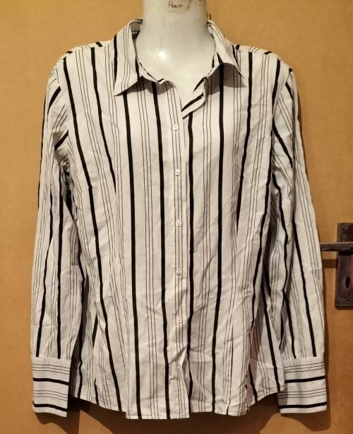 Ladies - White & Black Blouse - Make - Woolworths - Size - 14