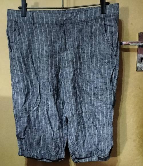 Ladies - Grey Shorts - Make - Woolworths - Size - 12