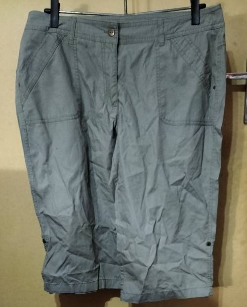 Ladies - Brown Shorts - Make - Woolworths - Size - 12/36