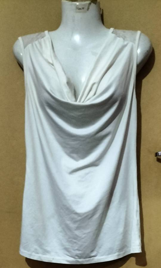 Ladies - White Top - Make - no make - Size - no size