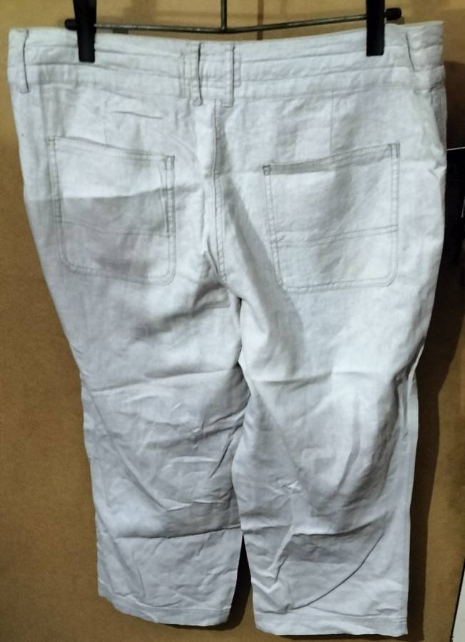 Ladies - White Pants - Make - Real Clothing - Size - 14