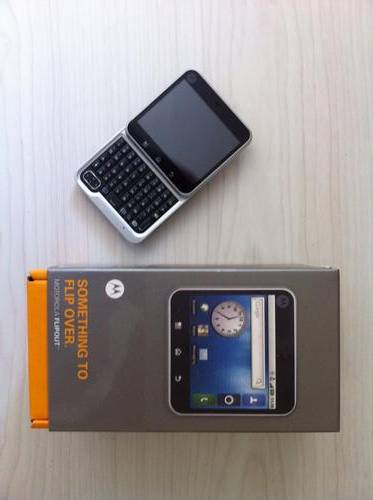 MOTOROLA FLIPOUT - FREE SHIPPING!!!