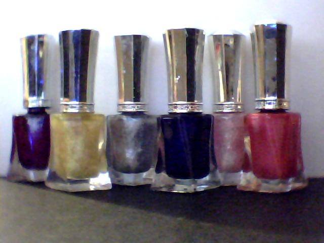 6 NAIL POLISH STARTING AT (****R1****)