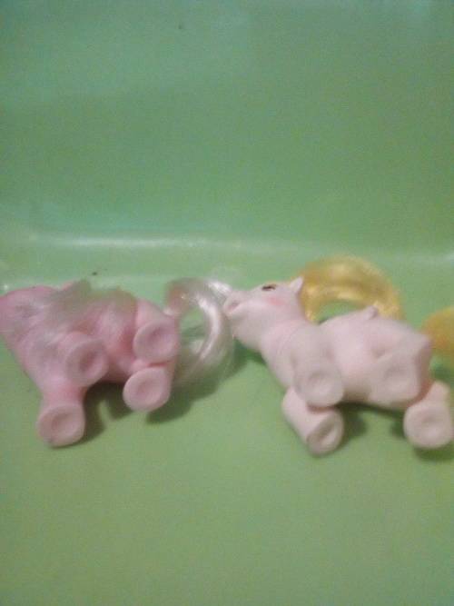 My little pony baby lofty with beddy bye eyes 1986 made in hong Kong and baby cotton candy 1984 made