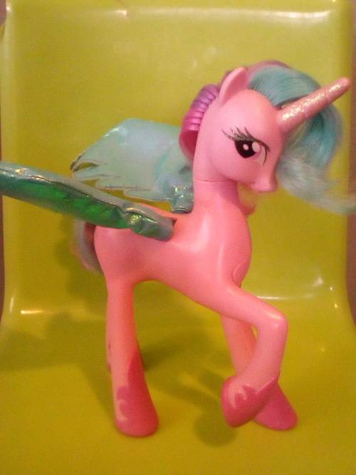 My little pony princes celestial 2010 Hasbro SA wings light up and she talks