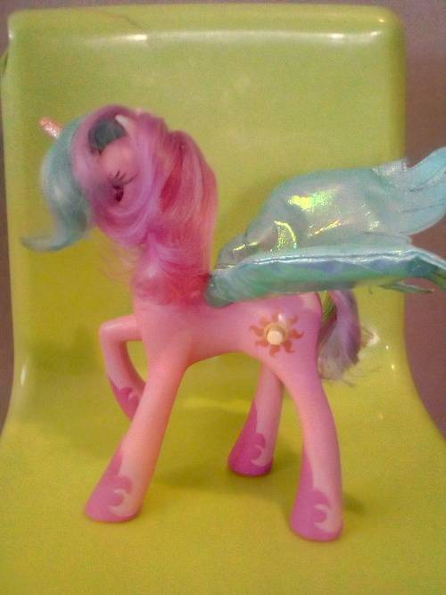 My little pony princes celestial 2010 Hasbro SA wings light up and she talks