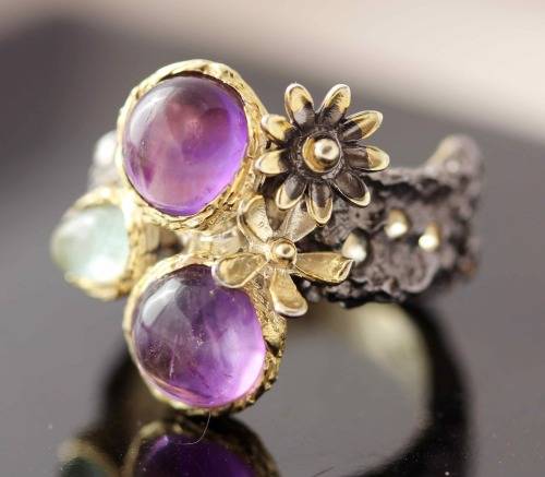 UNUSUAL HAND CRAFTED 'JEWELLERY ART' AMETHYST AND AQUAMARINE RING. 925 STERLING SILVER 10,35g