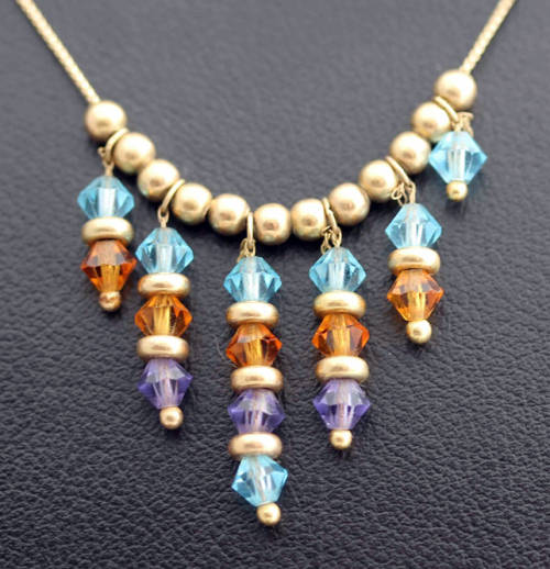 UNUSUAL VINTAGE CRYSTAL AND 9CT YELLOW GOLD FRINGED NECKLACE. 375. SHEFFIELD ASSAY