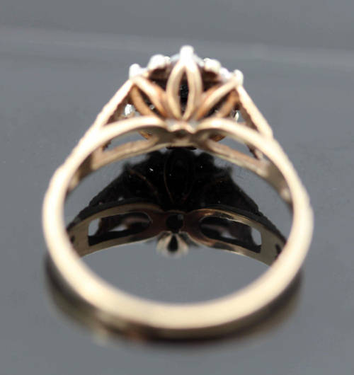 VINTAGE ART DECO SAPPHIRE AND DIAMOND 9CT YELLOW GOLD RING. *JEWELLER VALUATION R 8'848*