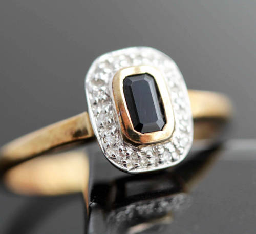 VINTAGE ART DECO SAPPHIRE AND DIAMOND 9CT YELLOW GOLD RING. *JEWELLER VALUATION R 8'848*