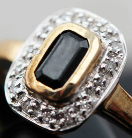VINTAGE ART DECO SAPPHIRE AND DIAMOND 9CT YELLOW GOLD RING. *JEWELLER VALUATION R 8'848*