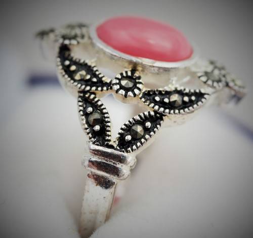 FABULOUS MARSALA MARCASITE AND PINK JASPER GEMSTONE STERLING SILVER RING. 925