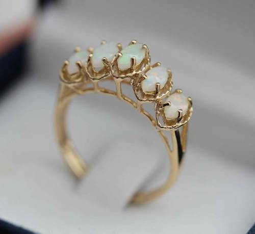 NATURAL OPAL (1,25 carats) MARQUISE CUT YELLOW GOLD RING. Sheffield Assay Hallmark.