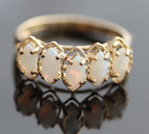 NATURAL OPAL (1,25 carats) MARQUISE CUT YELLOW GOLD RING. Sheffield Assay Hallmark.