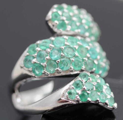 LARGE TRIPLE RIBBON REAL EMERALD STERLING SILVER RING. 925 BRAZILIAN MINED!