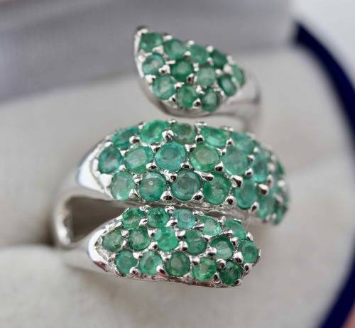 LARGE TRIPLE RIBBON REAL EMERALD STERLING SILVER RING. 925 BRAZILIAN MINED!