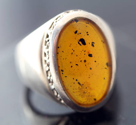 HEAVY VINTAGE NATURAL BALTIC AMBER STERLING SILVER RING. 925. CIGAR BAND SHANK,  COLLECTABLE PIECE!