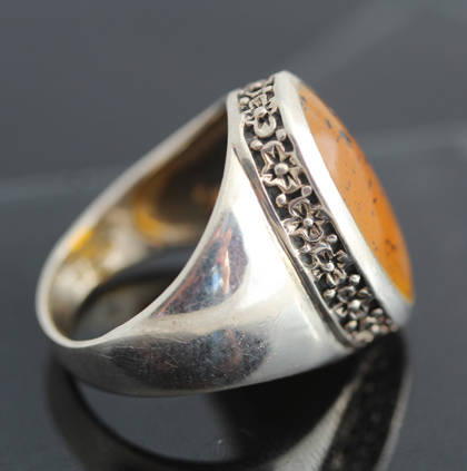 HEAVY VINTAGE NATURAL BALTIC AMBER STERLING SILVER RING. 925. CIGAR BAND SHANK,  COLLECTABLE PIECE!