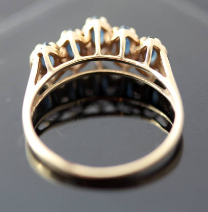 UNUSUAL VINTAGE BEAUTIFUL BRIGHT BLUE SAPPHIRE 10CT YELLOW GOLD RING. STUNNING DECORATIVE DETAIL!