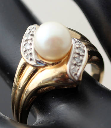 HUBERTUS VON SKAL VINTAGE CULTURED PEARL, DIAMOND YELLOW 10ct GOLD RING JEWELLER CERTIFICATE R7'800