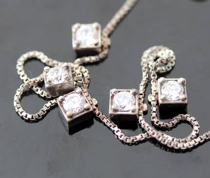 CLASSY MODERN ITALIAN STERLING SILVER NECKLACE WITH CUBIC ZIRCONIA. GEOMETRIC DESIGN. 925
