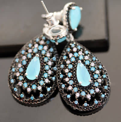 STRIKING MODERN BLUE CHALCEDONY STERLING SILVER DROP AND DANGLE EARRINGS.925