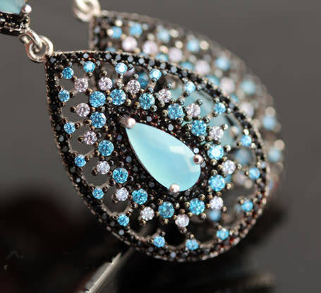 STRIKING MODERN BLUE CHALCEDONY STERLING SILVER DROP AND DANGLE EARRINGS.925